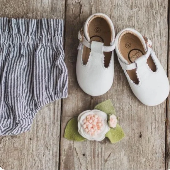 “Little Love Bug”Classic Cream Kids Shoes - Picture 2 of 9